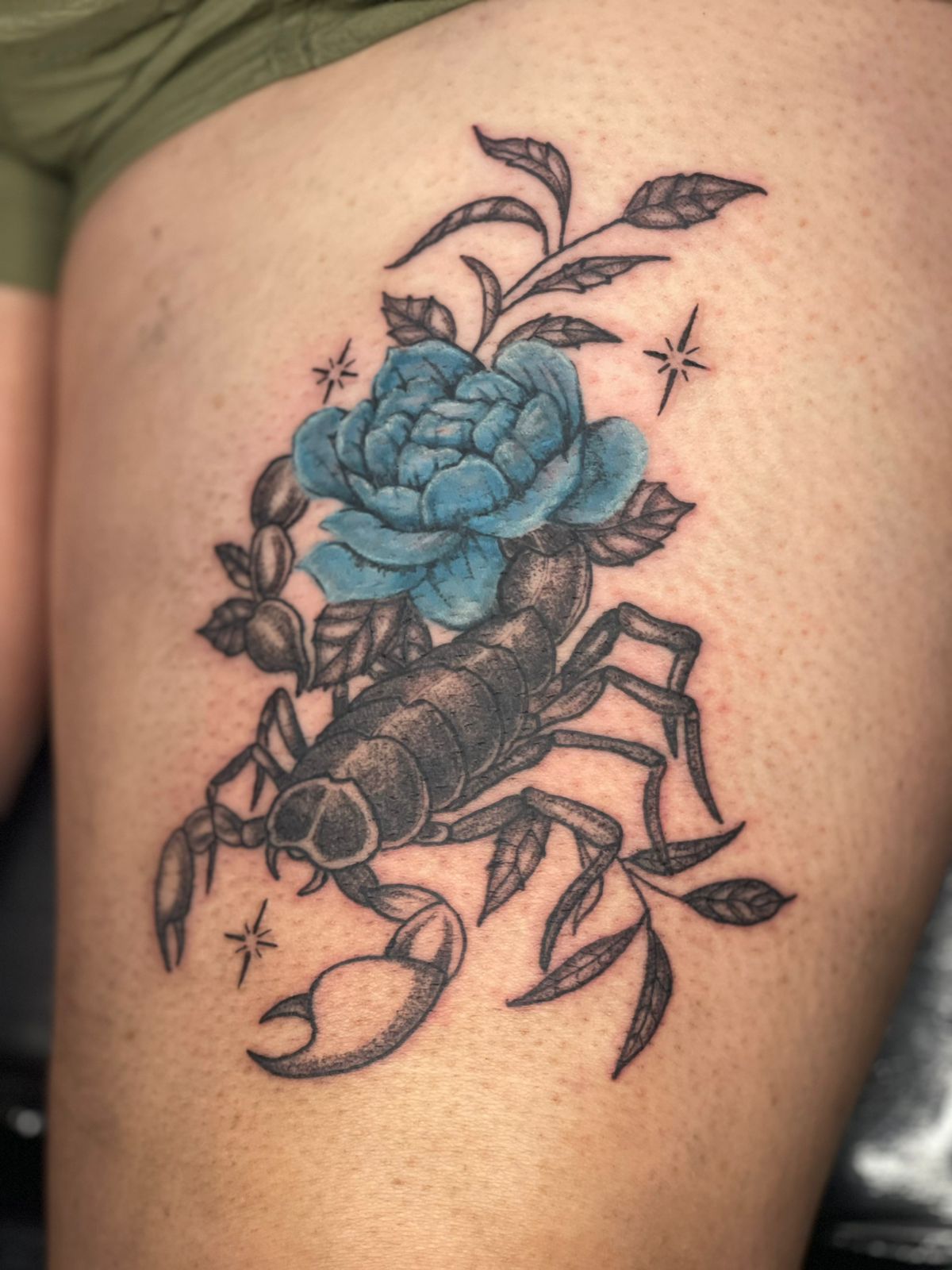 Tatuaje estrella en pecho