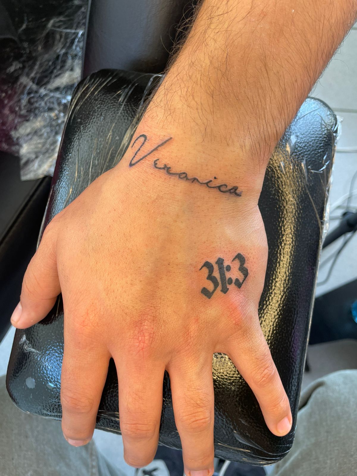 Tatuaje estrella norte en espalda