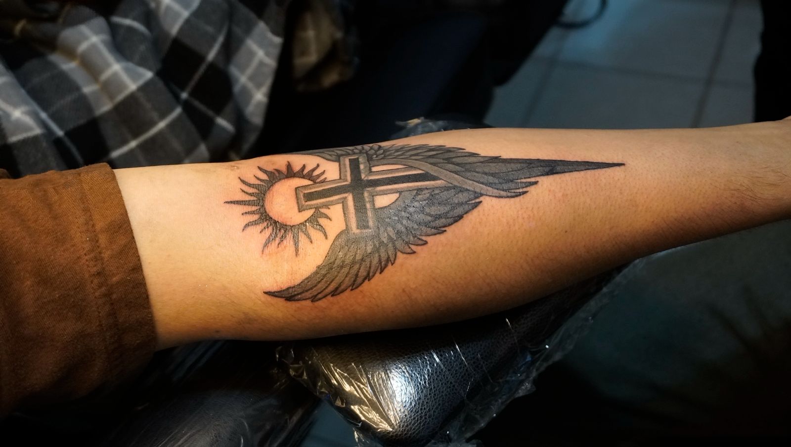 Tatuaje lettering nombre en mano