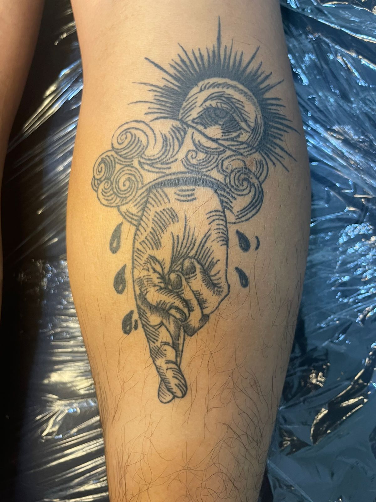 Tatuaje tribal cuello blackwork